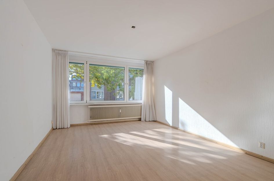 Adelbert van Scharnln E 9