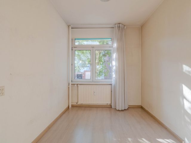 Adelbert van Scharnln E 9, Maastricht