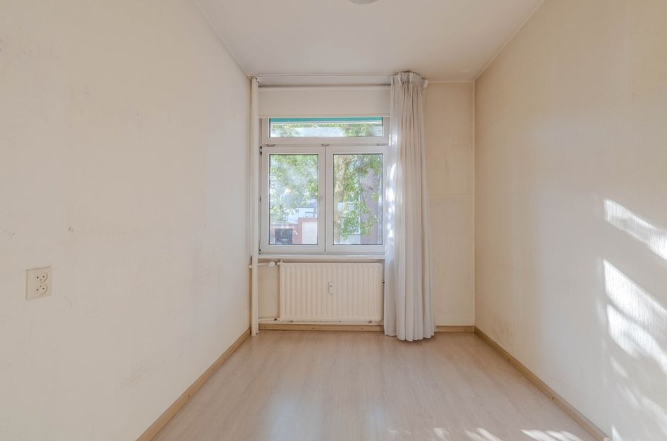 Adelbert van Scharnln E 9