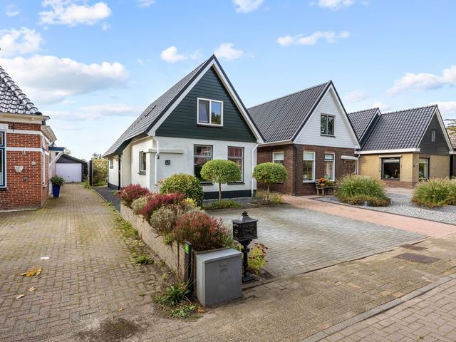 Van Akenwei 49, Siegerswoude