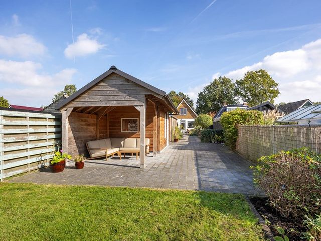 Van Akenwei 49, Siegerswoude