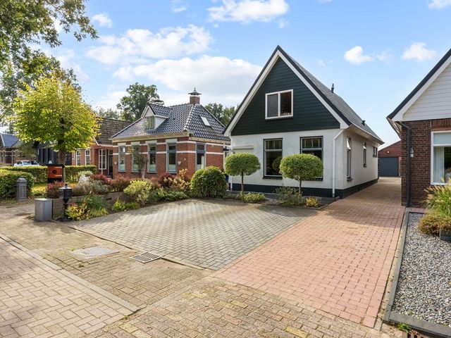 Van Akenwei 49, Siegerswoude