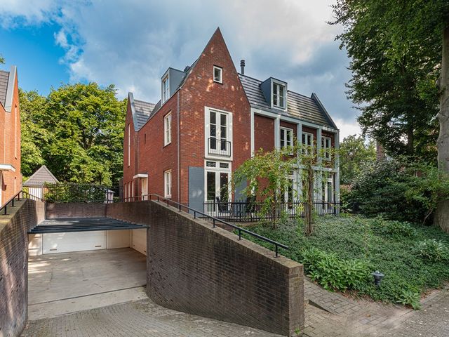 Diependaalselaan 102, Hilversum