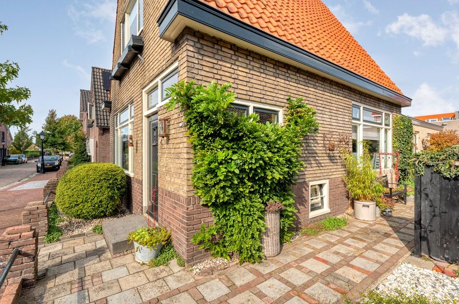 Burg van Riemsdijkstraat 18