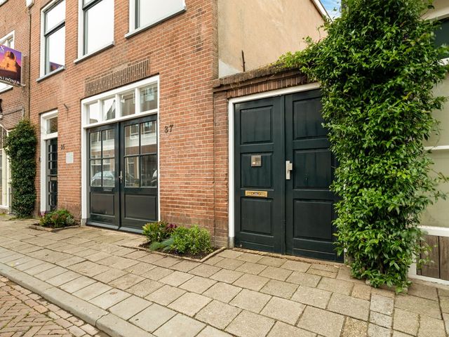 West 37, Hoorn