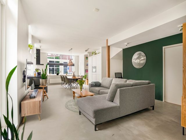 West 37, Hoorn