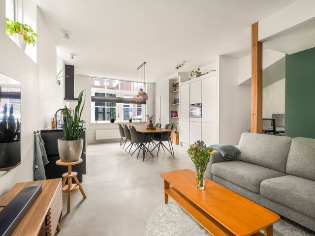 West 37, Hoorn