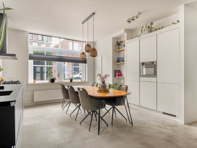 West 37, Hoorn