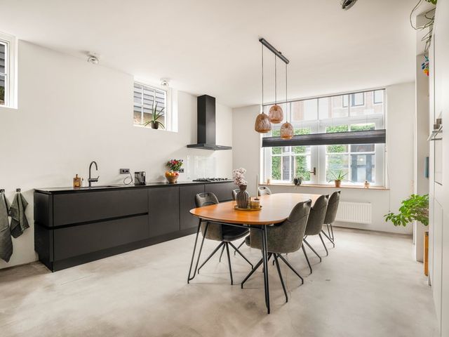 West 37, Hoorn