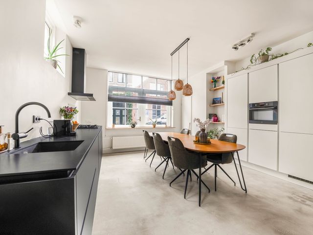 West 37, Hoorn