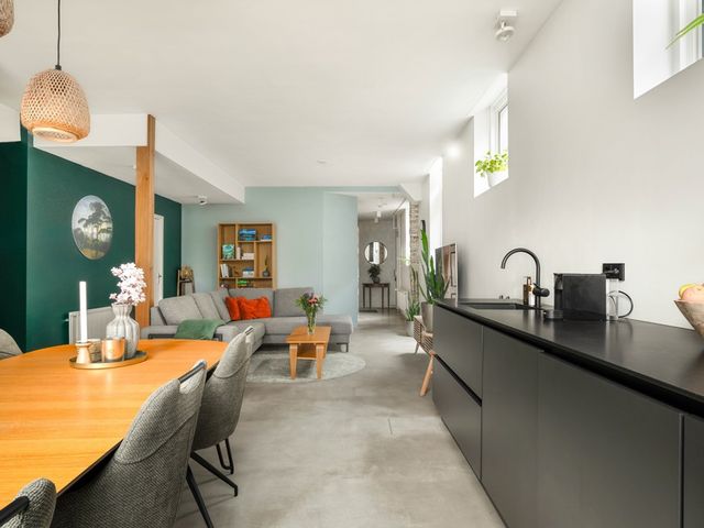 West 37, Hoorn