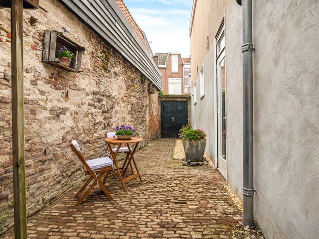 West 37, Hoorn