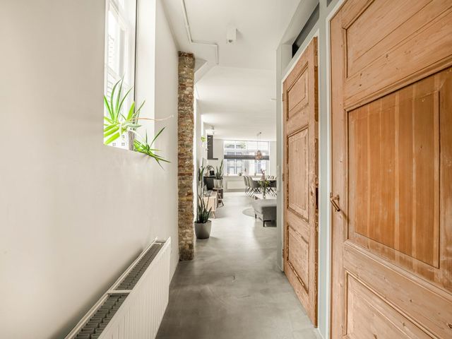 West 37, Hoorn