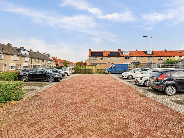 Troelstrastraat 12, Strijen