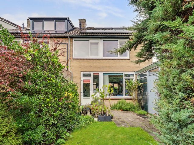 Troelstrastraat 12, Strijen