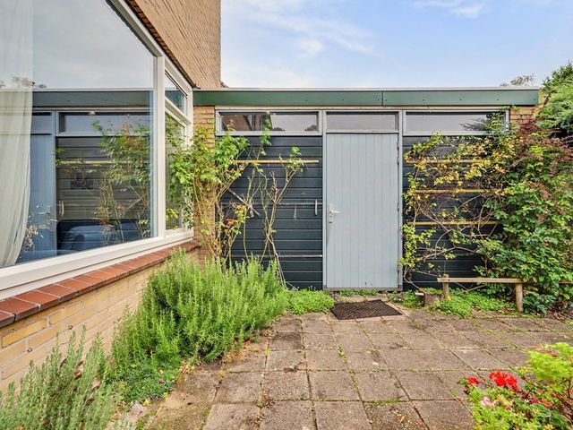 Troelstrastraat 12, Strijen