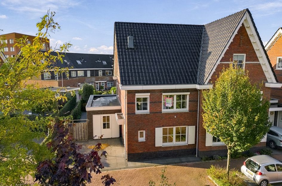 Tusschen beide Wegen 3