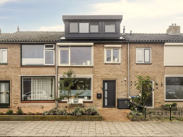 Prins Bernhardstraat 5, Arkel