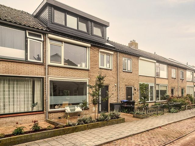 Prins Bernhardstraat 5, Arkel