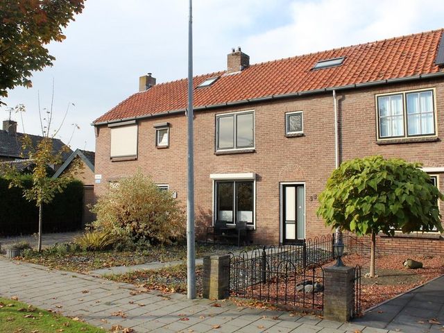 Esdoornstraat 38, Ooltgensplaat