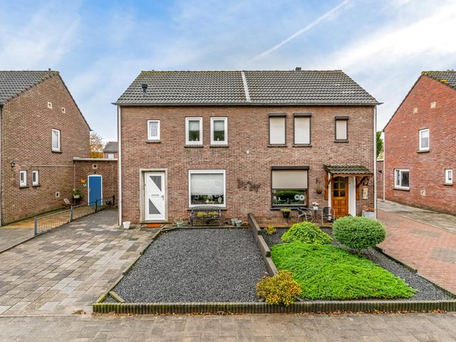 Jasmijnstraat 13, Geleen