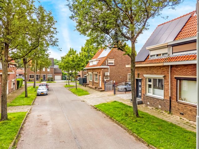 Esdoornstraat 5, Geleen