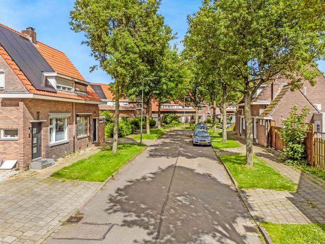 Esdoornstraat 5, Geleen