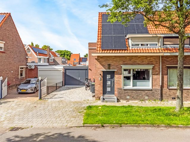 Esdoornstraat 5, Geleen