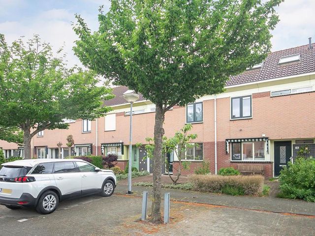 Wagnerlaan 16, Nieuw-Vennep