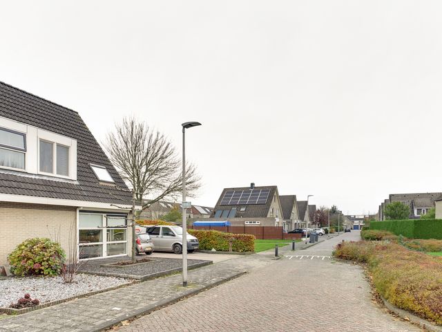 Carolusgulden 17, Dronten