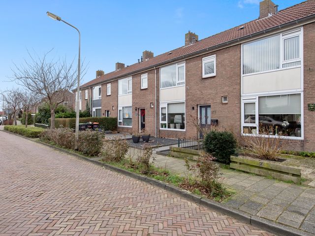 Wethouder Zonneveldstraat 21, Uitgeest