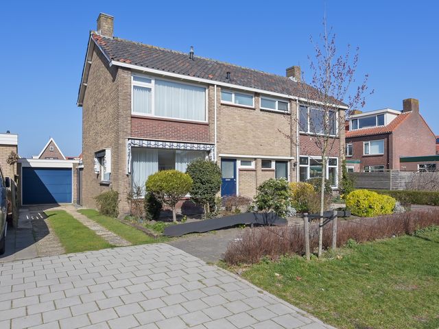 Prins Bernhardstraat 12, Uitgeest