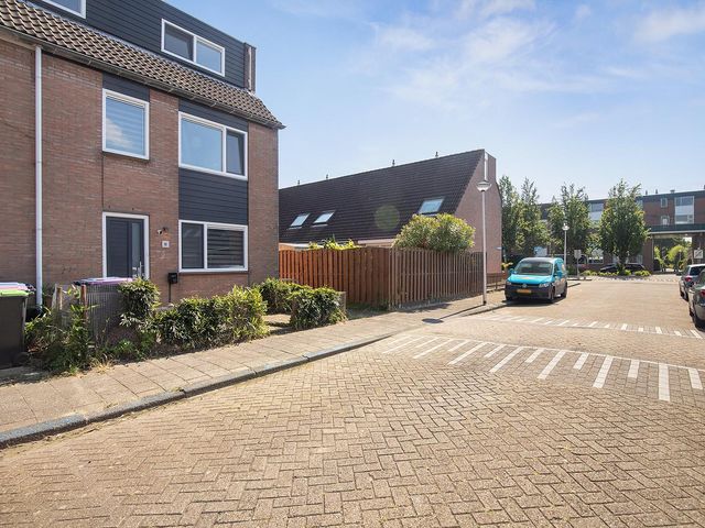 Mosterdzaaddreef 2, Spijkenisse