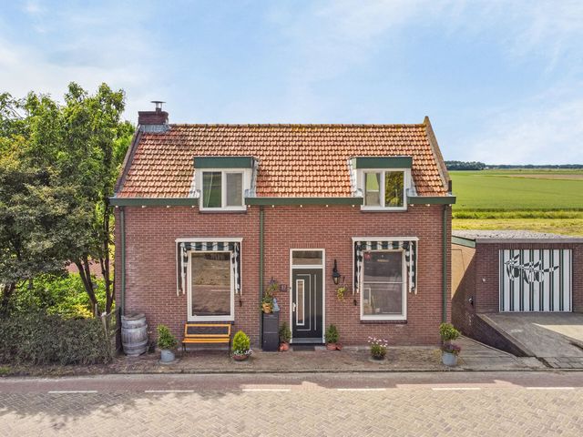 Bloemendaalse Zeedijk 57, Lage Zwaluwe