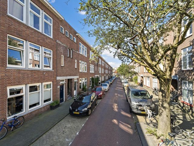 Rhododendronstraat 82, 'S-Gravenhage