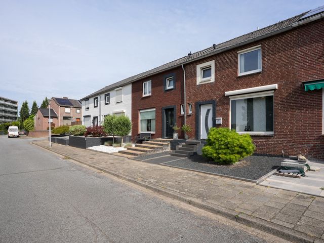 Weijenbergstraat 63, Hoensbroek