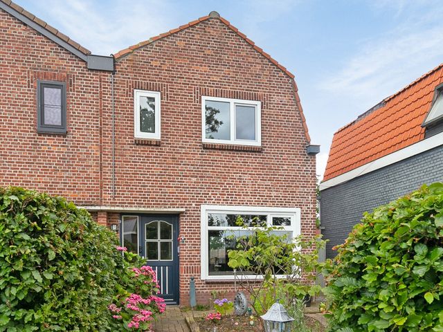 Zandstraat 45, Sas van Gent