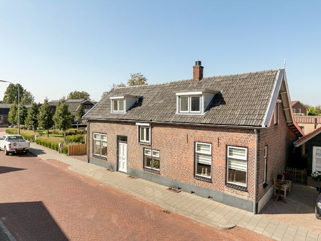 Burgemeester Posweg 32, Brakel