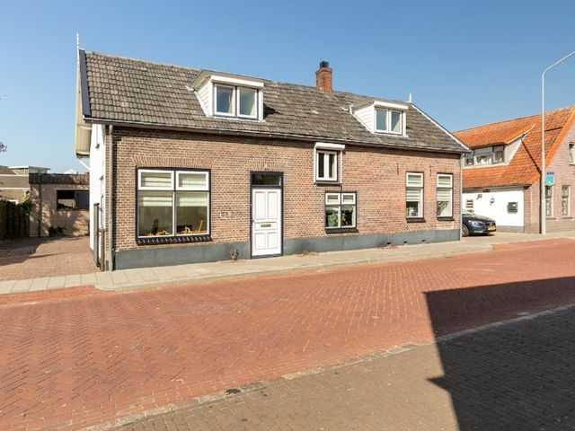 Burgemeester Posweg 32, Brakel