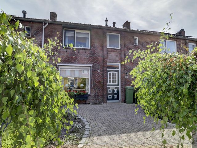 Esdoornstraat 18, Nieuwerkerk