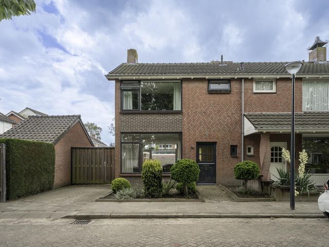 Hertenhoek 84, Prinsenbeek