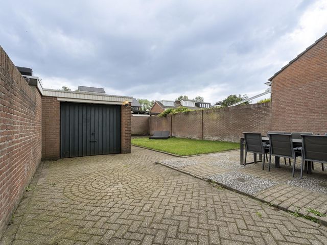 Hertenhoek 84, Prinsenbeek