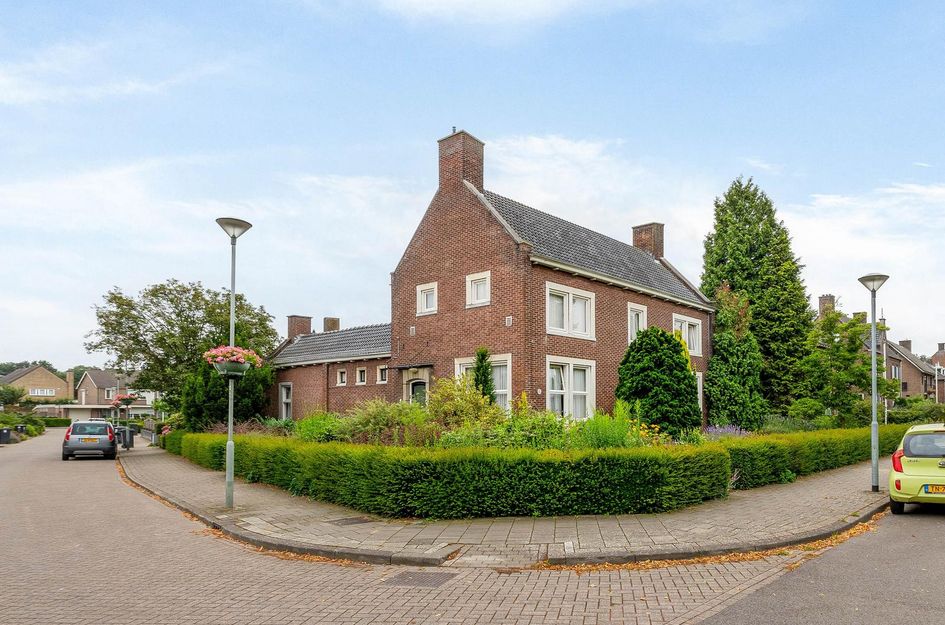 Raadhuislaan 1