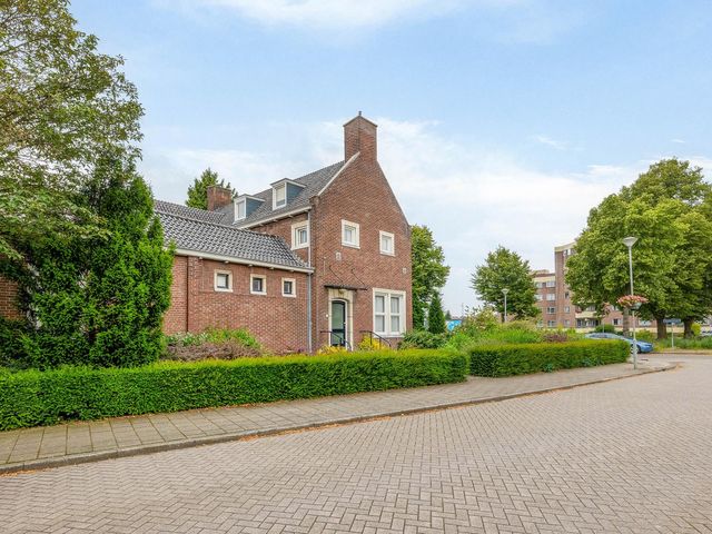 Raadhuislaan 1, Tegelen