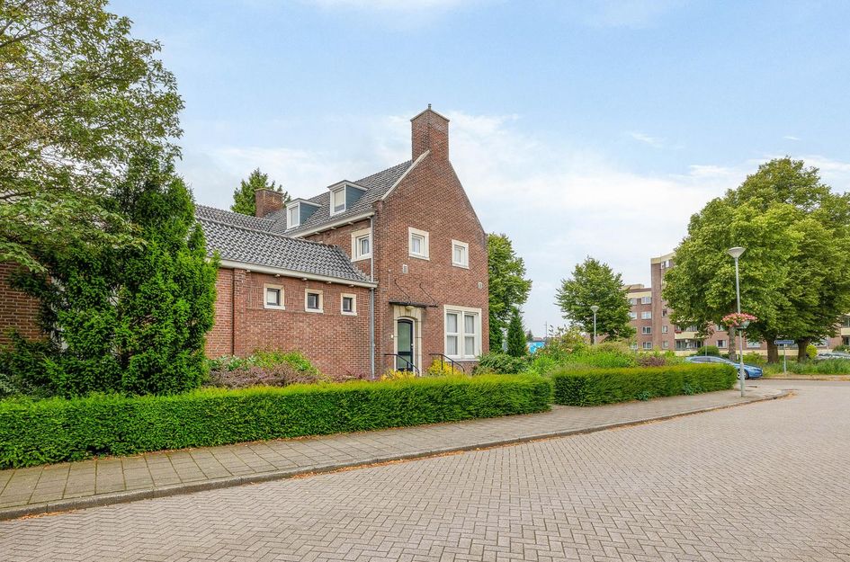 Raadhuislaan 1