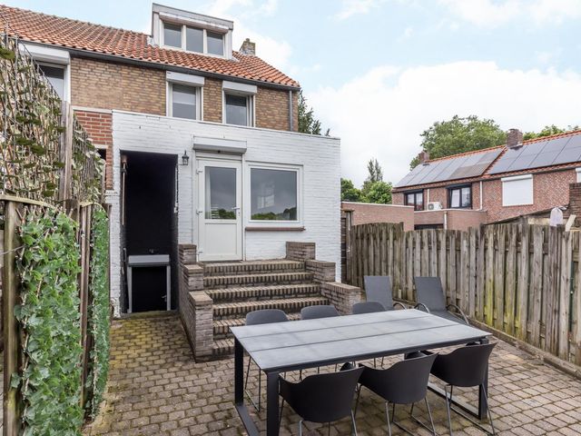 Van Goudoeverstraat 27, Geleen