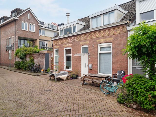 Anthonie Camerlingstraat 2, Dordrecht