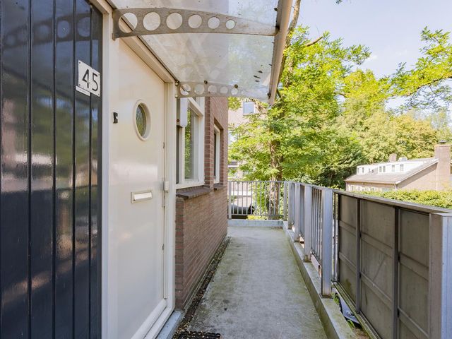 Albert Rousselstraat 45, 'S-Gravenhage