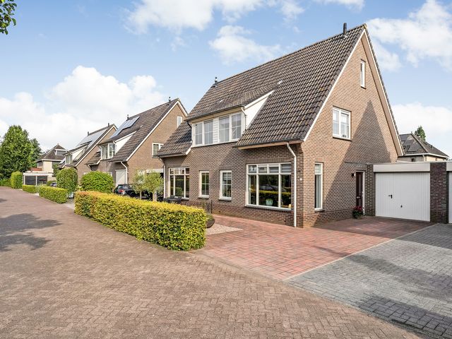 Veldsinklaan 11, Hardenberg