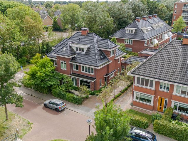 Burgemeester Pompe van Meerdervoortlaan 3, Voorschoten